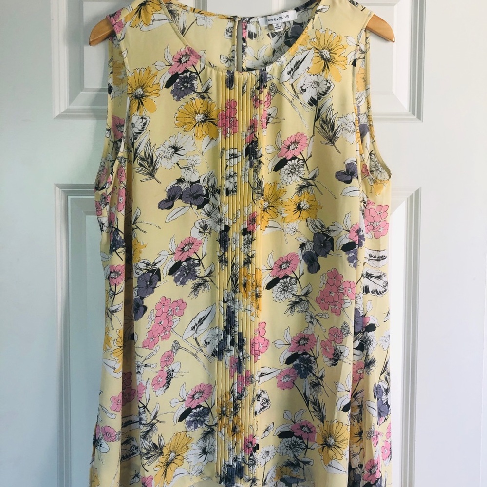 Sleeveless blouse
